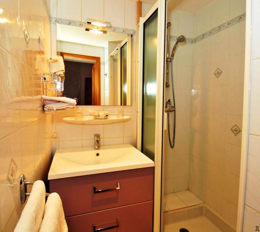 Hotel La Montagne Fleurie Bareges Room photo